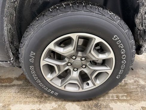 Used 2022 Jeep Cherokee Trailhawk w/ Premium Leather Package image 8