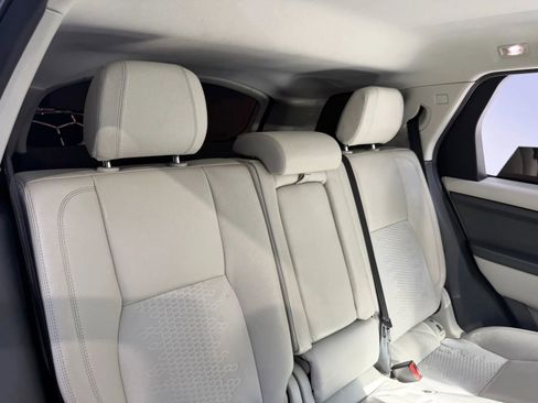 Used 2017 Land Rover Discovery Sport SE image 19