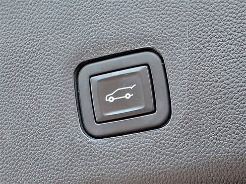 Used 2020 Chevrolet Traverse Premier image 30