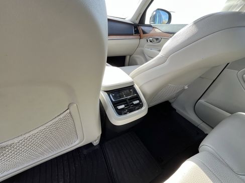 Used 2022 Volvo XC90 T6 Momentum w/ Advanced Package image 31