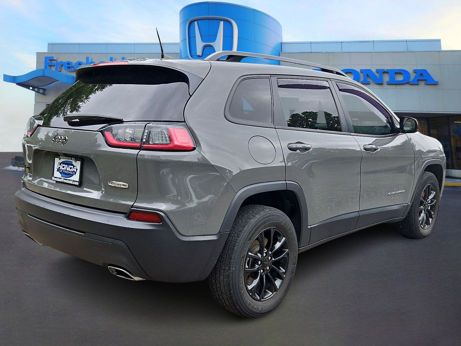 Used 2022 Jeep Cherokee Latitude Lux w/ Mopar Interior Package AWD/4WD image 6