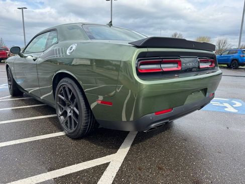 Used 2018 Dodge Challenger R/T Scat Pack w/ Leather Interior Group RWD image 9