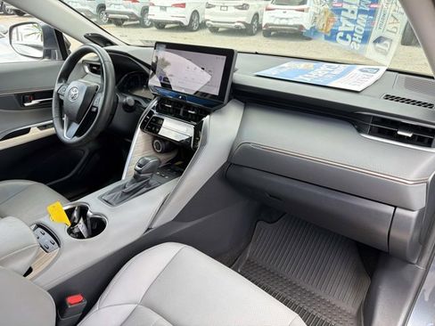 Certified 2024 Toyota Venza Limited image 17
