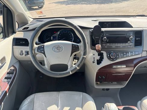 Used 2011 Toyota Sienna XLE AWD/4WD image 11