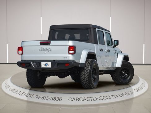 Used 2023 Jeep Gladiator Overland image 3