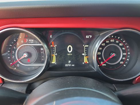 Used 2022 Jeep Wrangler Unlimited Rubicon w/ Cold Weather Group AWD/4WD image 17