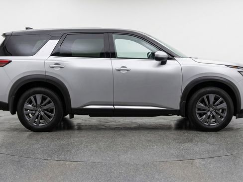 Used 2025 Nissan Pathfinder SV image 11