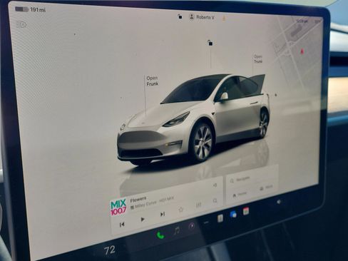 Used 2024 Tesla Model Y Long Range image 21