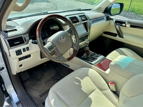 Used 2015 Lexus GX 460 Luxury w/ Preferred Accessory Package AWD/4WD image 10