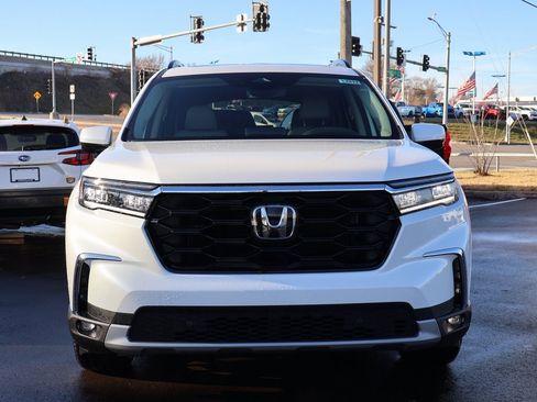 New 2025 Honda Pilot Touring image 2