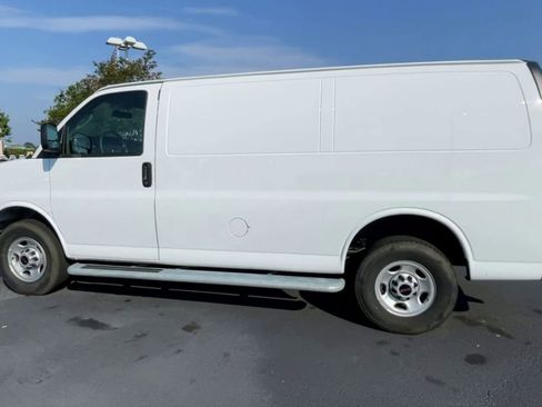 Used 2024 GMC Savana 2500 w/ Driver Convenience Package image 6