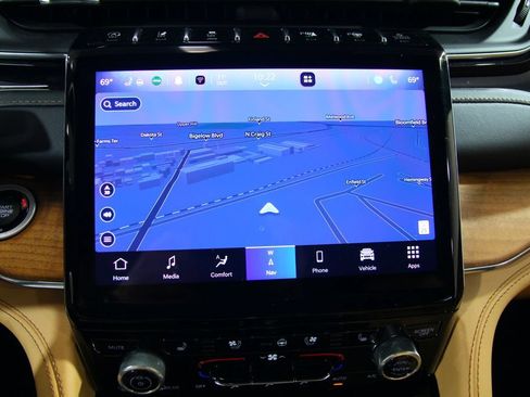 Used 2024 Jeep Grand Cherokee Summit AWD/4WD image 13