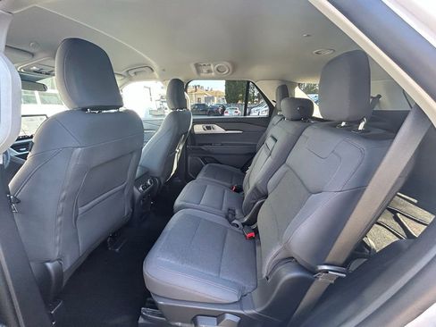 Used 2025 Ford Explorer Active AWD/4WD image 24