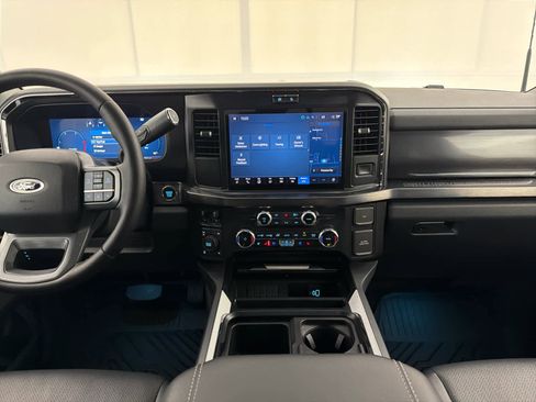 Used 2025 Ford F250 Lariat w/ Chrome Package image 13