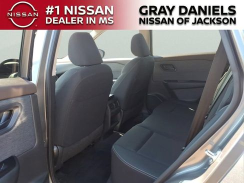Used 2023 Nissan Rogue S FWD image 27