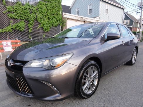 Used 2016 Toyota Camry SE FWD image 6