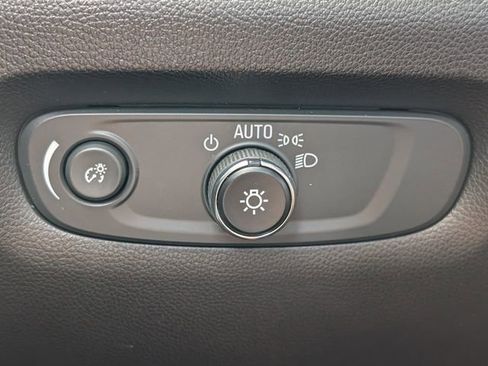 Used 2023 Chevrolet Traverse Premier w/ Redline Edition FWD image 34