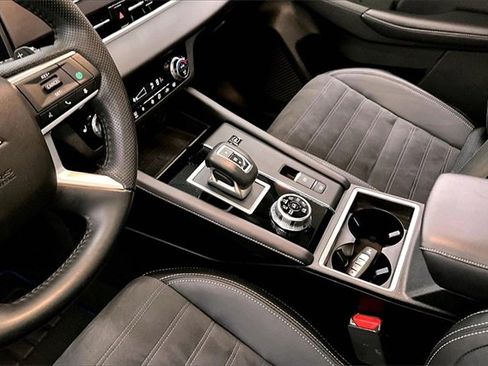 Used 2024 Mitsubishi Outlander SE image 14