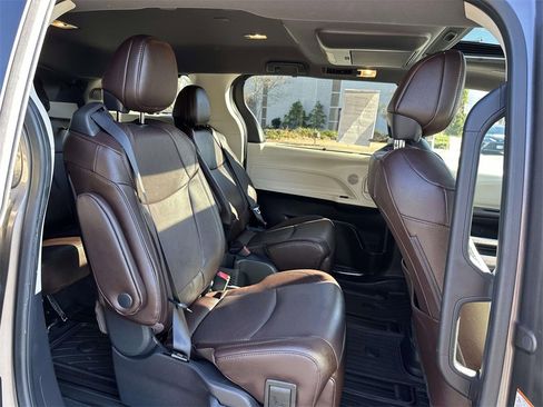 Certified 2023 Toyota Sienna Platinum image 14