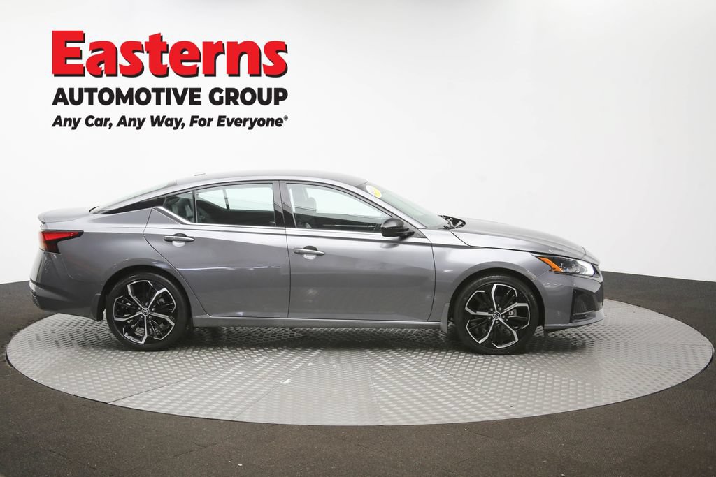 Used 2023 Nissan Altima 2.5 SR FWD image 46