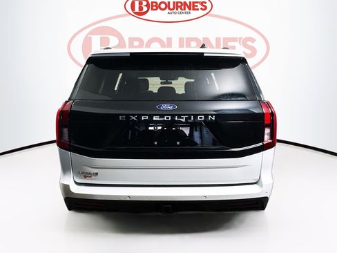 Used 2025 Ford Expedition Active AWD/4WD image 8
