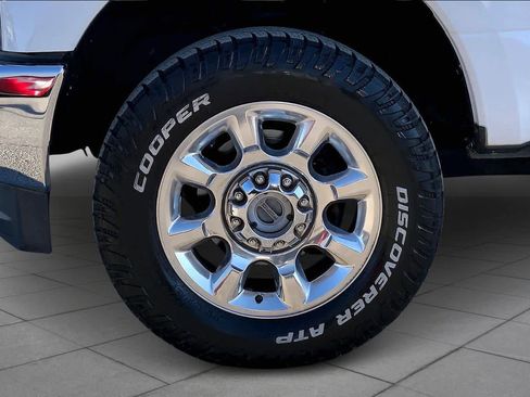 Used 2019 Ford F250 XLT w/ XLT Premium Package image 11