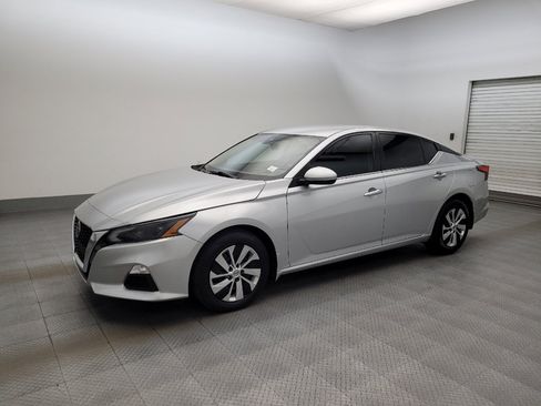 Used 2023 Nissan Altima 2.5 S FWD image 2