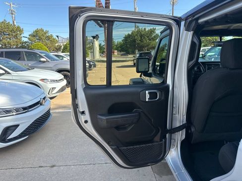 Used 2022 Jeep Wrangler Unlimited Sport AWD/4WD image 14