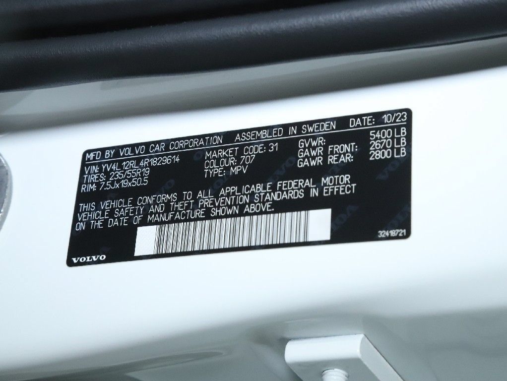 Used 2024 Volvo XC60 B5 Plus AWD/4WD image 22