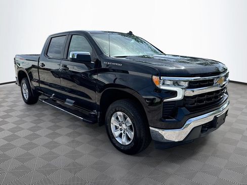 Used 2023 Chevrolet Silverado 1500 LT w/ Protection Package AWD/4WD image 4