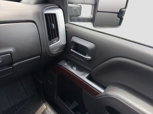 Used 2019 GMC Sierra 2500 SLT w/ Duramax Plus Package AWD/4WD image 31