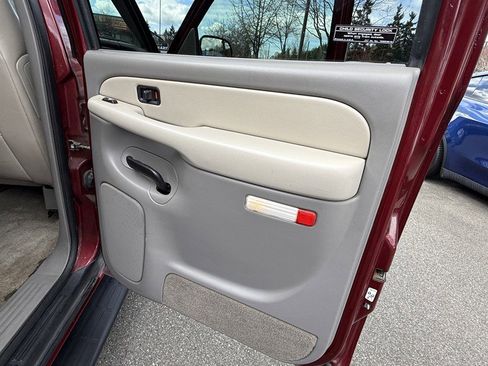 Used 2002 Chevrolet Suburban LS image 9