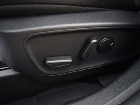 Used 2025 Ford Escape Platinum w/ Premium Technology Package image 19