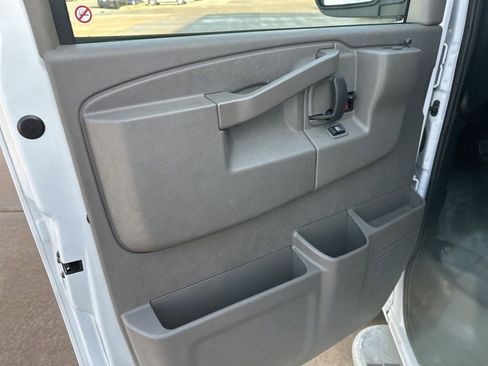 Used 2024 GMC Savana 2500 w/ Driver Convenience Package image 5