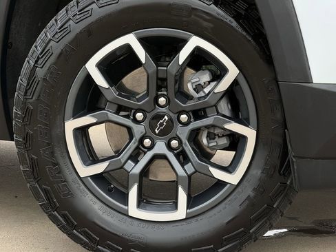 Certified 2026 Chevrolet Equinox ACTIV w/ LPO, Floor Liner Package image 9