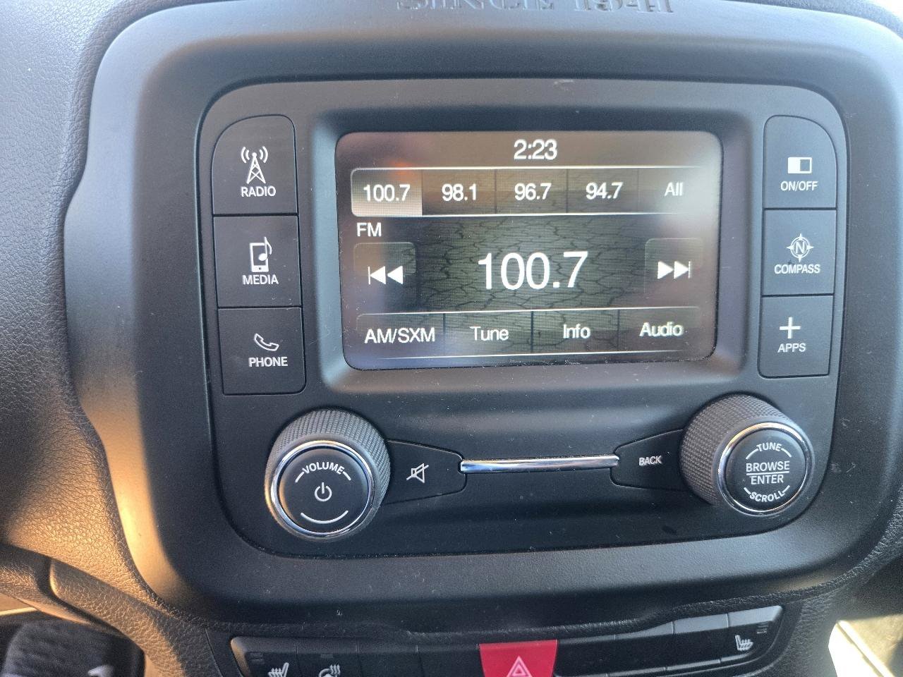 Used 2016 Jeep Renegade Latitude w/ Cold Weather Group AWD/4WD image 10