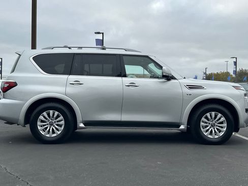 Used 2021 Nissan Armada SV image 8