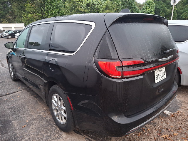 Used 2023 Chrysler Pacifica Touring-L FWD image 9