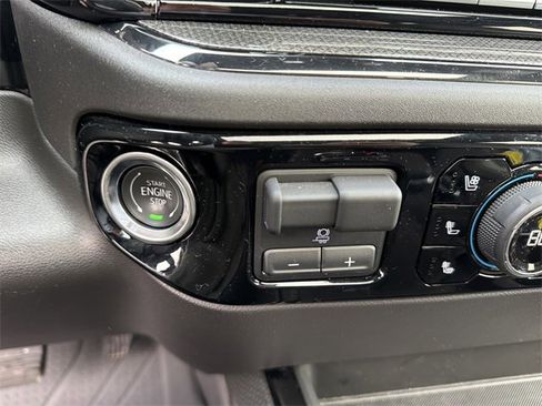 Used 2025 Chevrolet Silverado 1500 ZR2 w/ Technology Package image 22