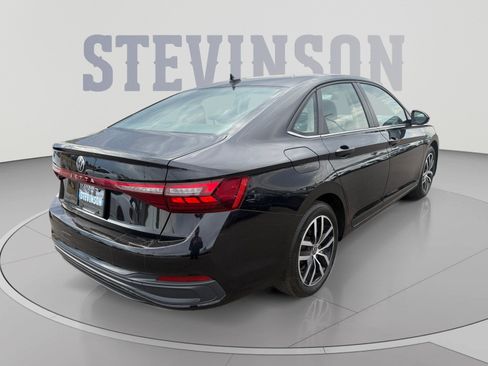 Used 2025 Volkswagen Jetta SE FWD image 5