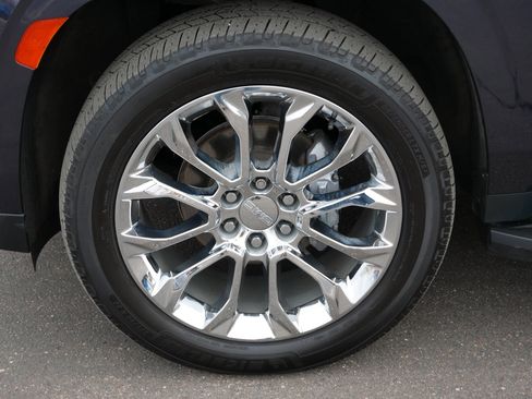 Used 2023 GMC Yukon SLT image 15