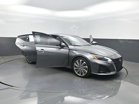 Used 2023 Nissan Altima 2.5 SL FWD image 37