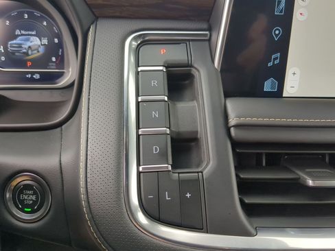 Used 2023 Chevrolet Tahoe Premier w/ Premium Package AWD/4WD image 19