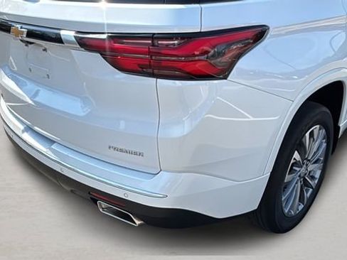 Used 2023 Chevrolet Traverse Premier image 35
