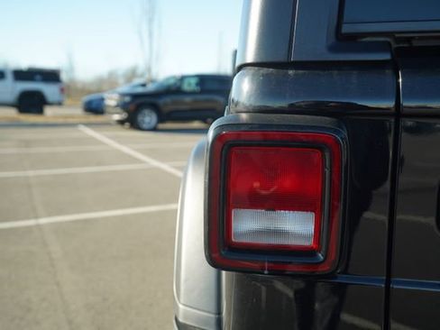 Used 2022 Jeep Wrangler Unlimited Sport image 41