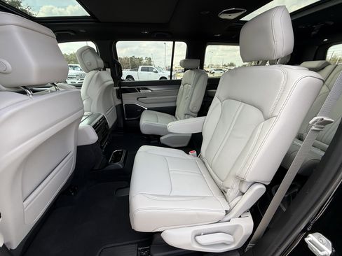 New 2026 Jeep Grand Wagoneer L 2WD w/ Premium Group I image 17