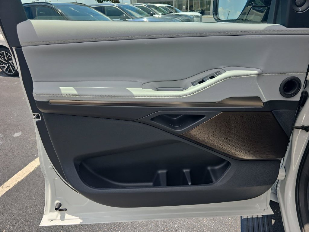 New 2027 Lincoln Navigator Black Label RWD image 15