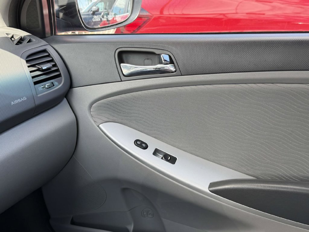 Used 2013 Hyundai Accent GLS w/ Premium Pkg FWD image 40