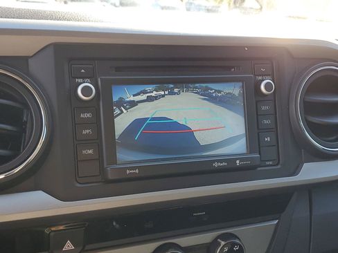 Used 2017 Toyota Tacoma SR5 image 10