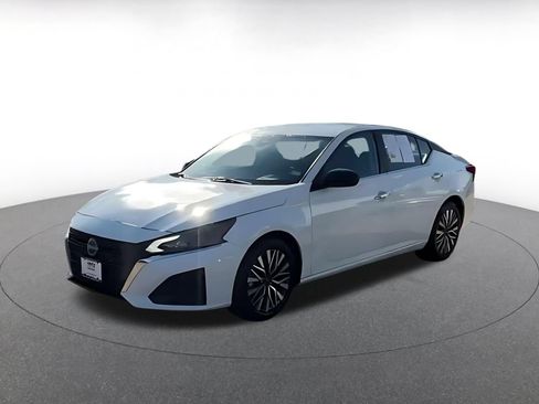 Used 2025 Nissan Altima 2.5 SV FWD image 7